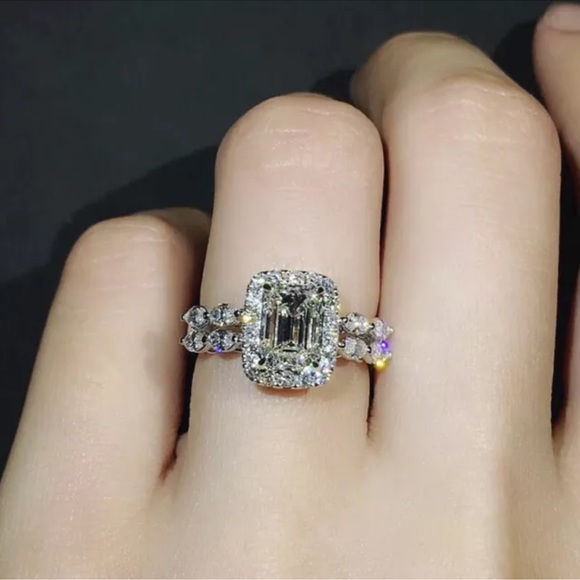 Gorgeous 925 Silver Rings Emerald Cut Cubic Zirconia for Women Jewelry - Picture 2 of 4